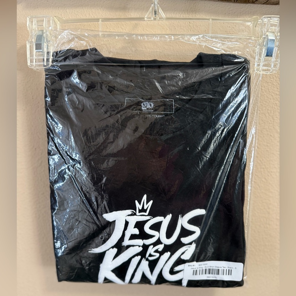 NEW Men’s GLO (God’s Love Overcomes) Jesus is King Tee SZ Small